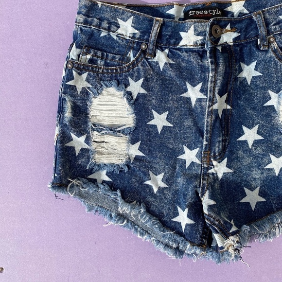 Size 5. Shorts.​ - Picture 8 of 9